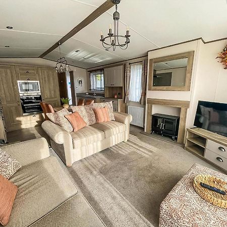Stunning 8 Berth Caravan With Decking At Kessingland Beach Ref 90017D Benacre Екстер'єр фото