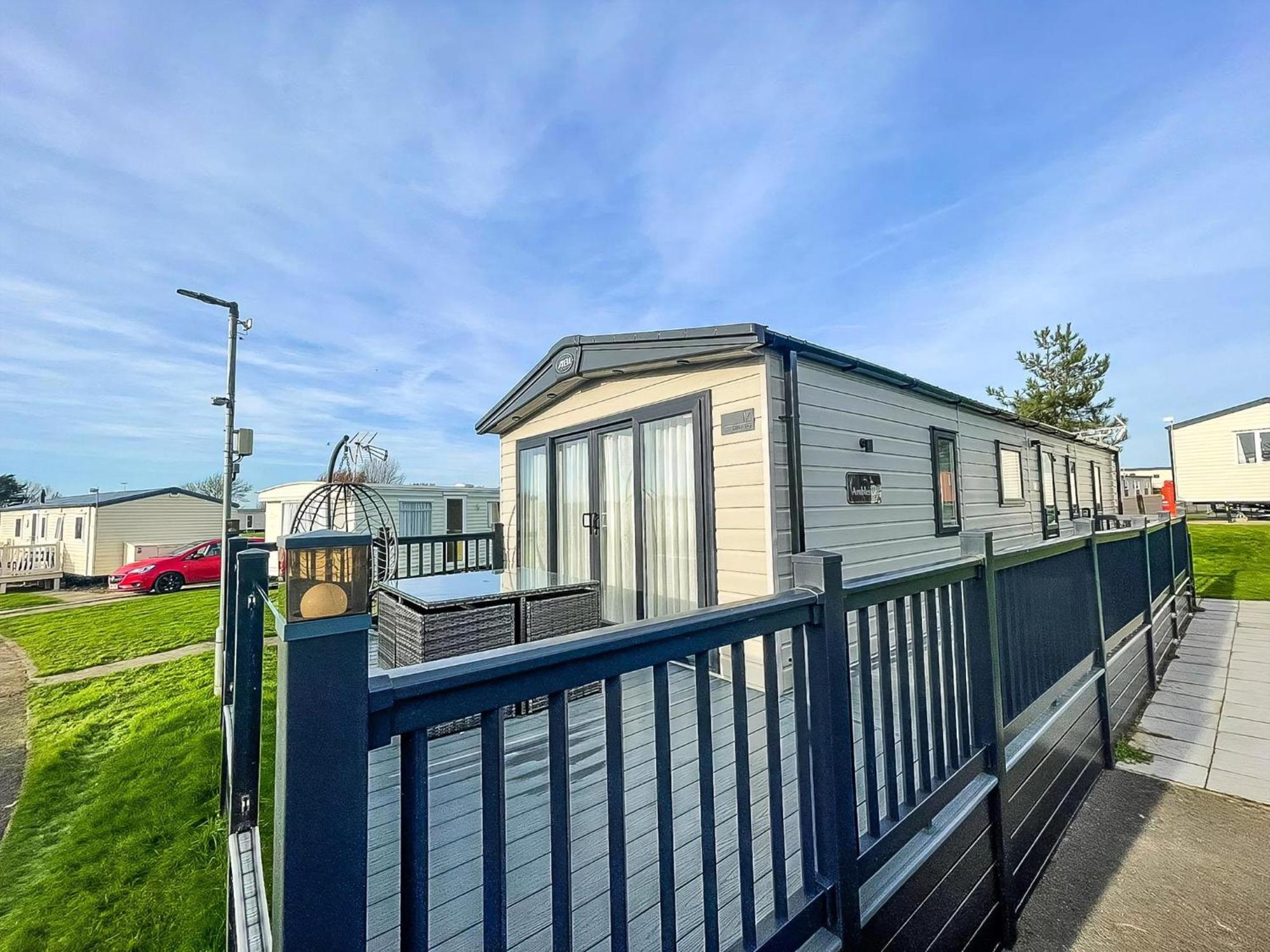 Stunning 8 Berth Caravan With Decking At Kessingland Beach Ref 90017D Benacre Екстер'єр фото